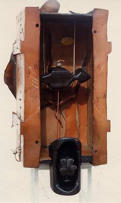 Leu sui Arnaud qu'amas l'aura - 1974 - Caisse de bois, cuir, bois peint